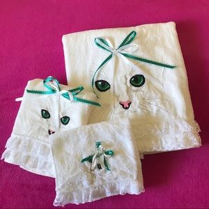 VTG White Cat Design 3-Piece Towel Set